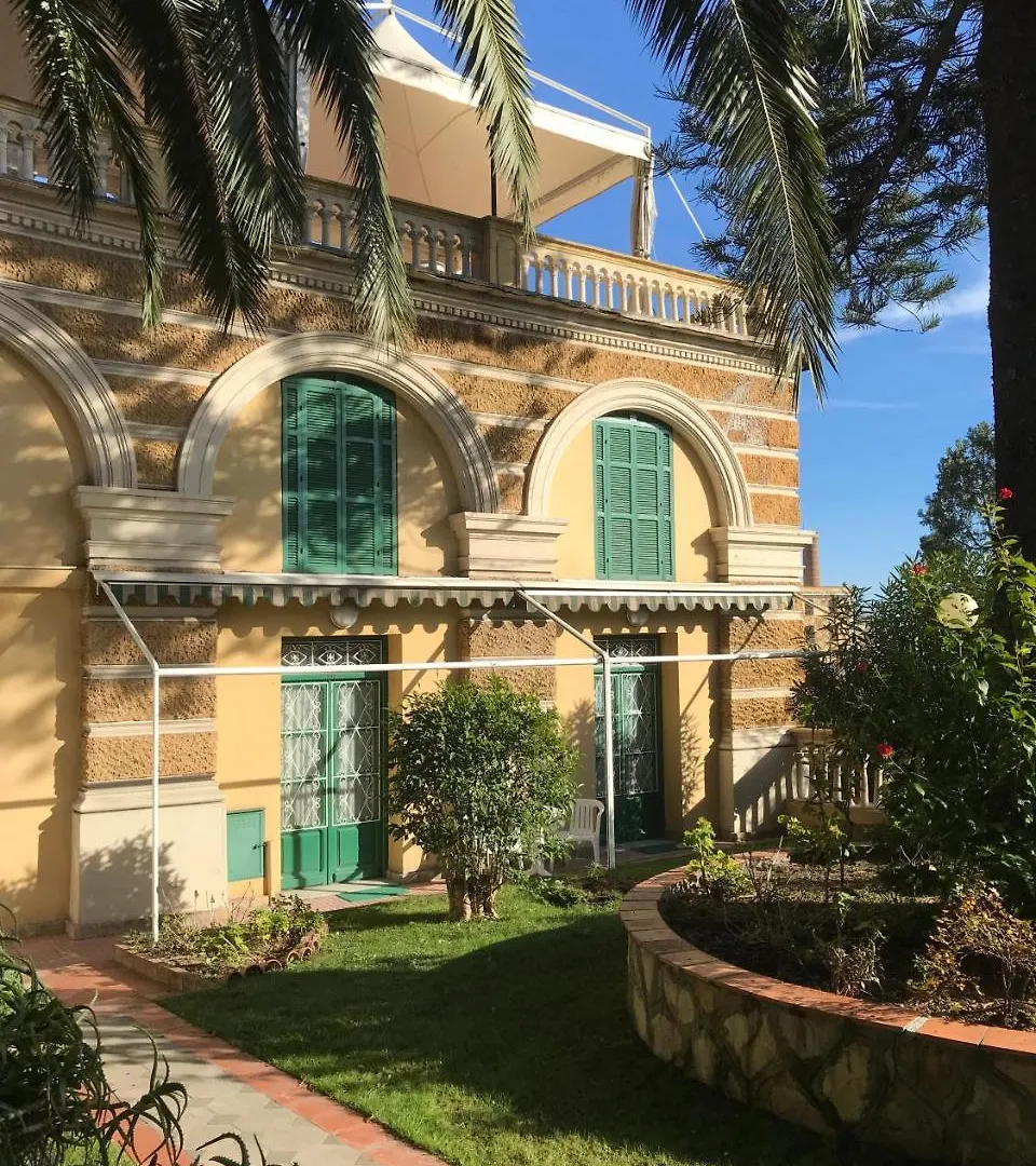 Hotel Miramare إمبيريا